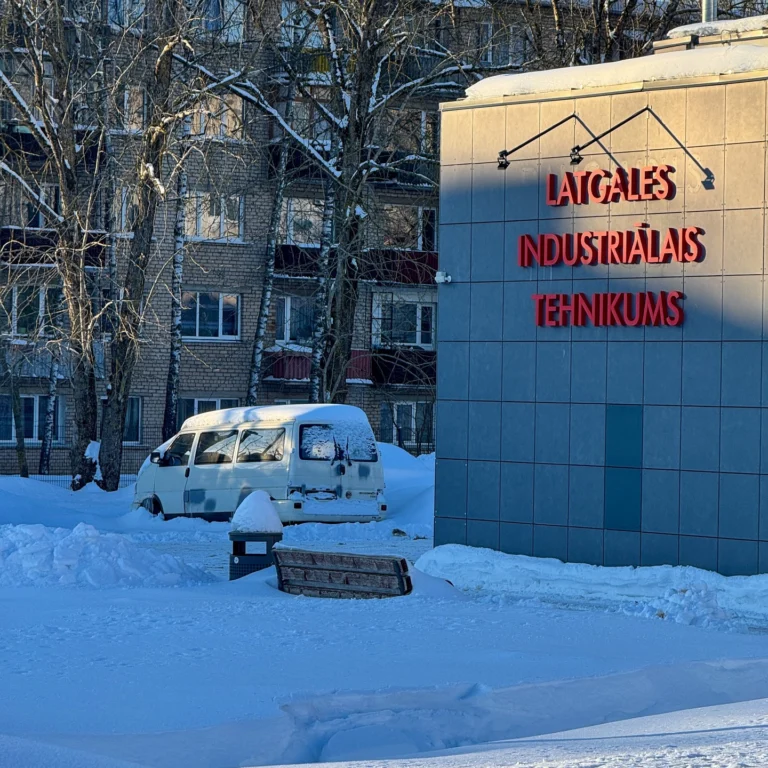 Inspiring to meet the next generation of refinish professionals! 🙌
We had the pleasure of running a theory + live demo session at Latgales Industriālais tehnikums in Latvia together with @rags_daugavpils - and it reached even more students via live stream.
Thanks for having us! 

#4CR #whatelse #Education #Latvia